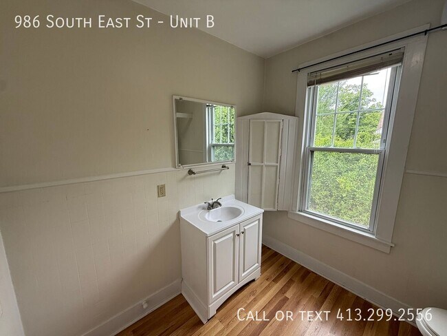 Building Photo - 986 S East St