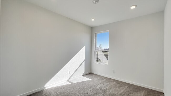 Building Photo - 27043 Blue Pool Dr