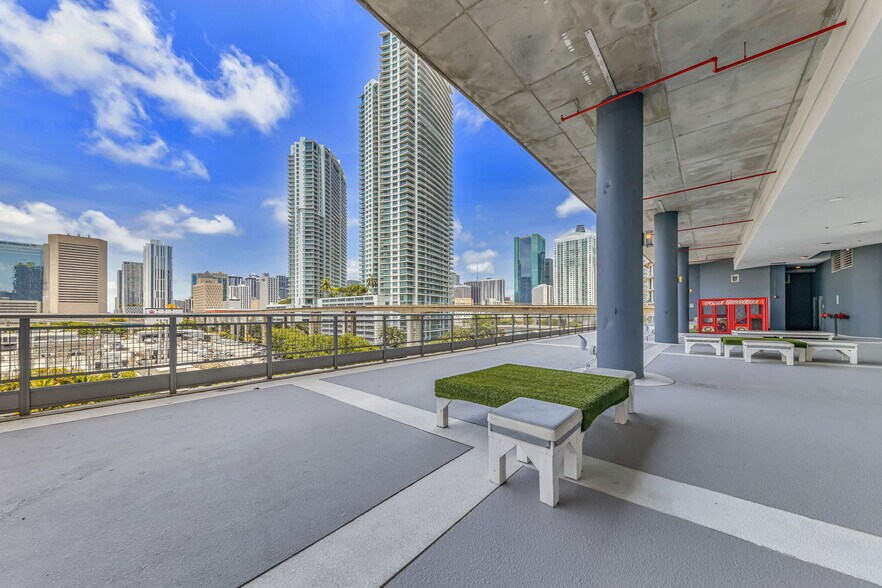 Building Photo - 690 SW 1st Ct