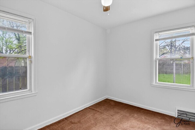 Building Photo - $1300 3 bedroom bungalow
