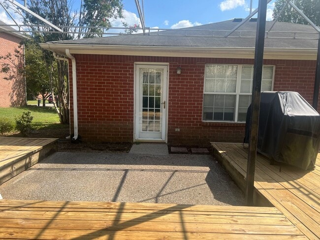 Building Photo - Great 3BR Home in Spring Hill