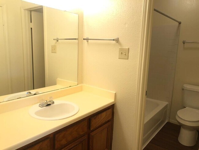 Building Photo - 2212 Millstone Dr