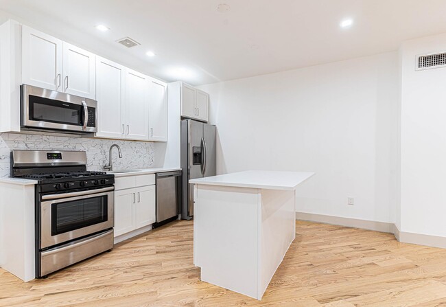 Building Photo - 282 E 38th St