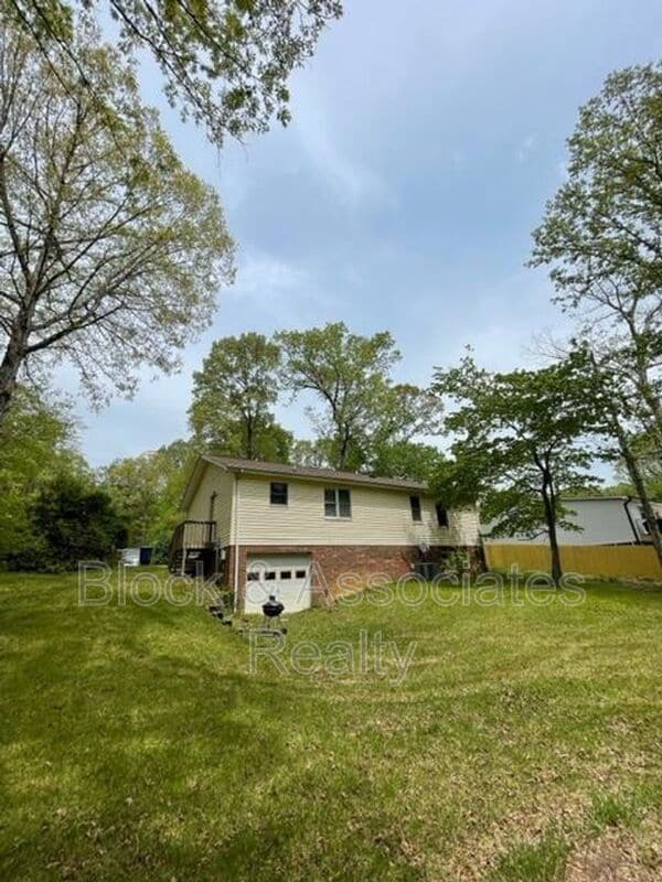 Building Photo - 8 Bradsher Ct