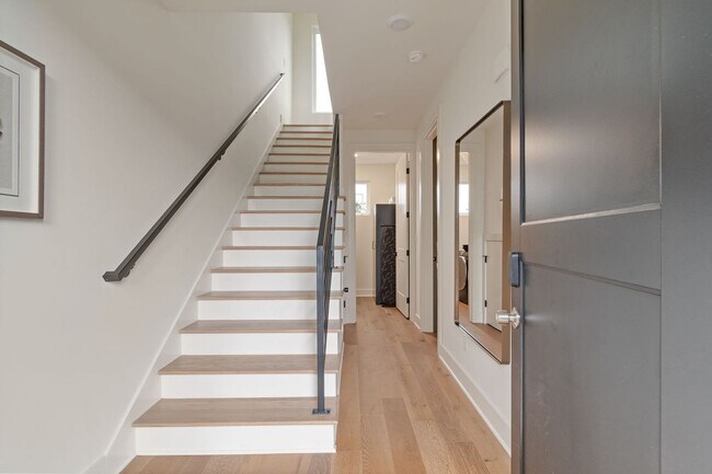 Building Photo - 1117 3rd Ave S