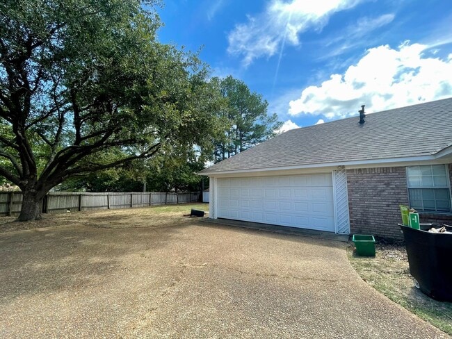 Building Photo - 3/2 Available for Rent in Madison! Cobblestone Subdivision