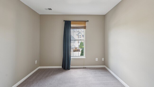 Building Photo - Discover the charm of this beautifully upd...
