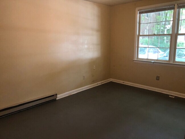 Building Photo - 408 Horne C, Raleigh - Bev Roberts Rentals & Property Management