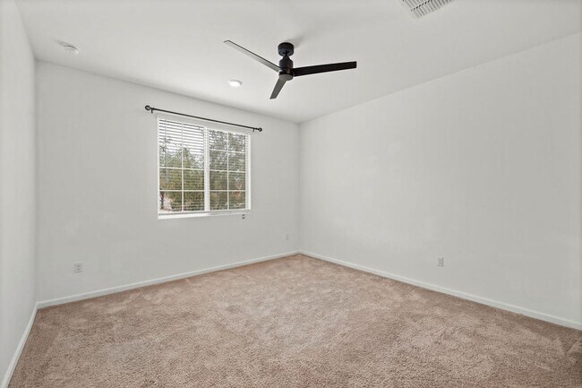 Building Photo - Beautiful 3 Bedroom Home in La Estancia & ...