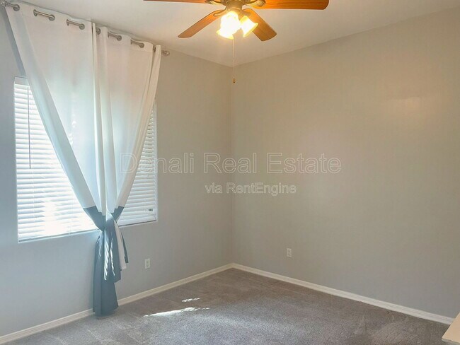 Building Photo - 8069 N Painted Feather Dr