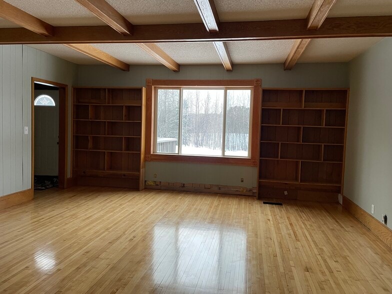 Building Photo - 5185 Samuelson Rd