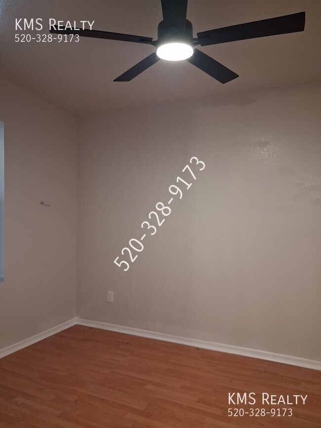 Building Photo - 2867 N Tolman Dr