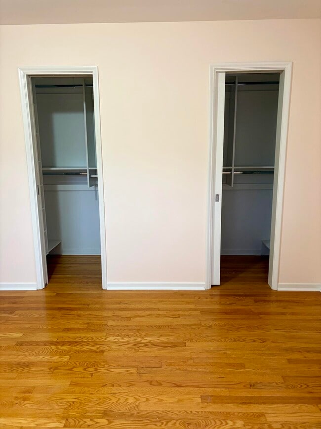 Building Photo - 6493 Thorncrest Dr