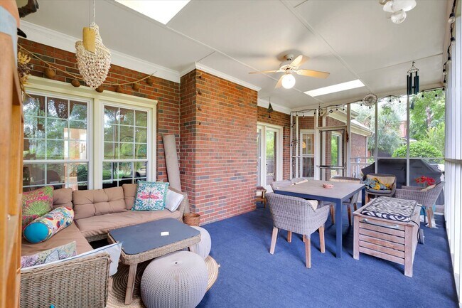Building Photo - Beautiful Home in the Heart of Greenville