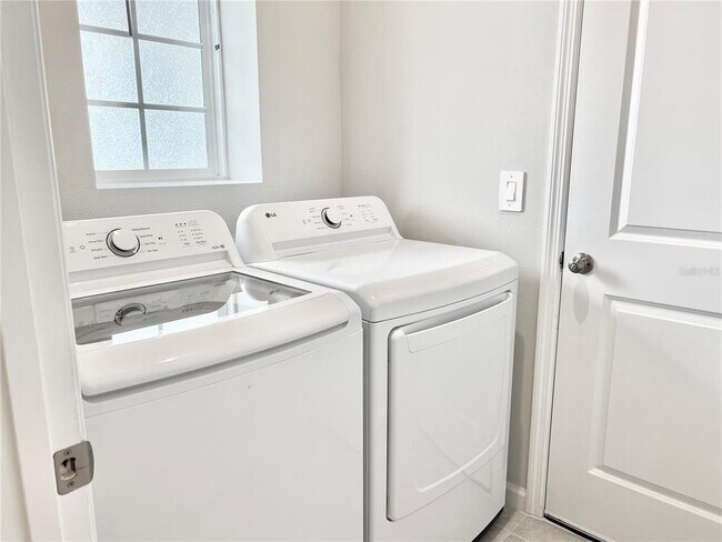 Building Photo - 4534 Arden Wy