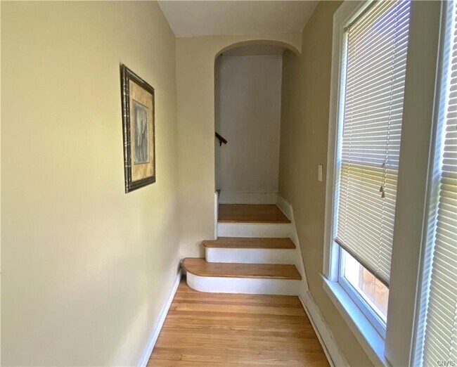 Building Photo - 208 Bassett St