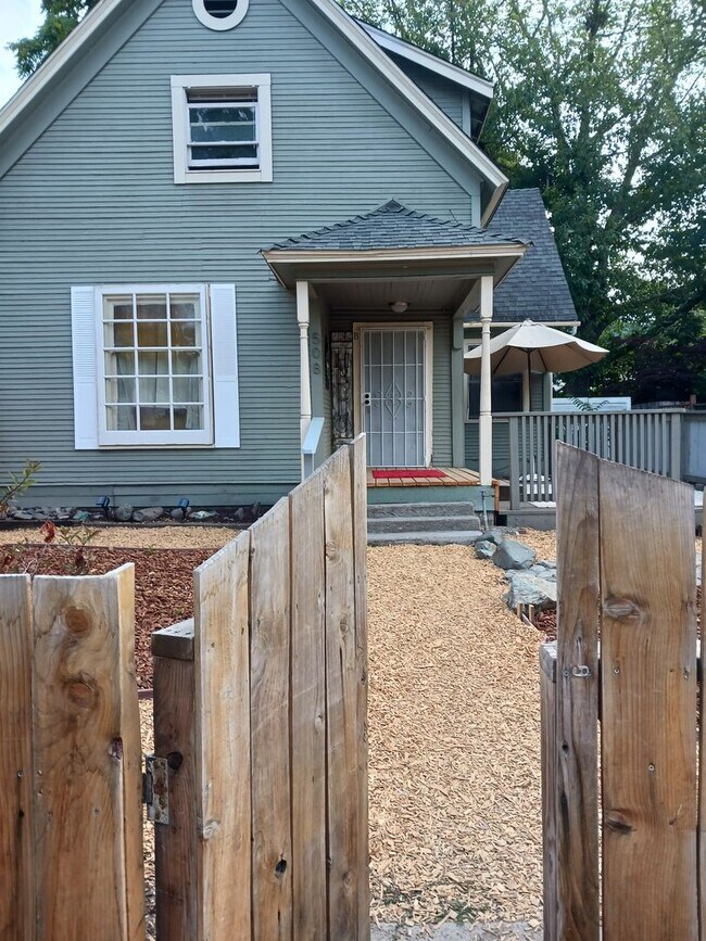 Primary Photo - 508 NW C St