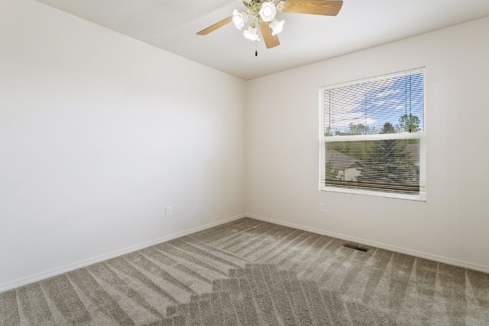 Building Photo - Spacious 4-Bedroom Home with Finished Base...