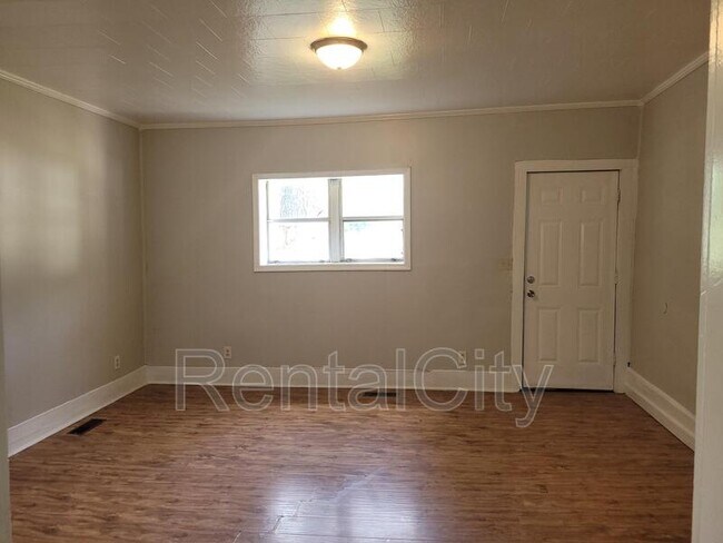 Building Photo - 322 Mcknight St