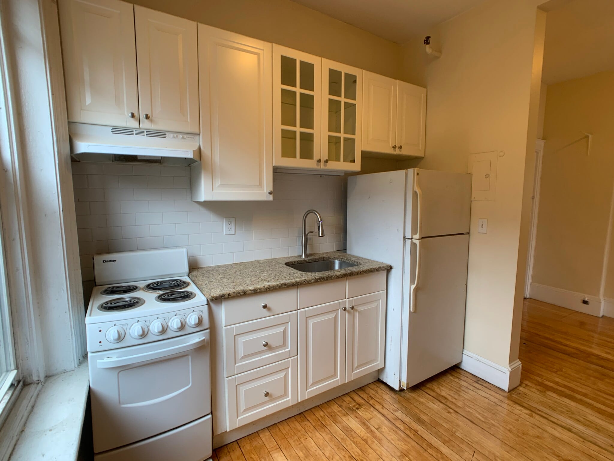 Building Photo - 456 Park Dr