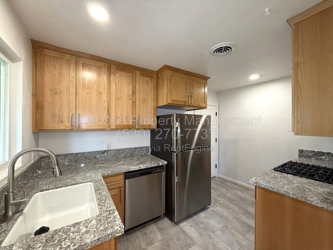 Building Photo - 847 Nancy Ln