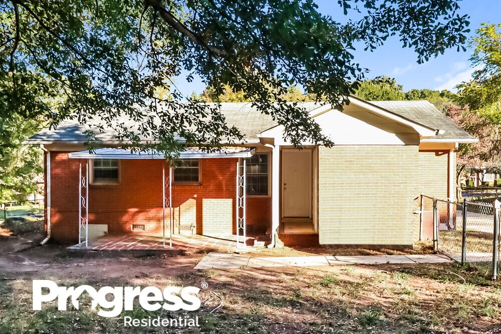 Building Photo - 135 Short Hills Dr
