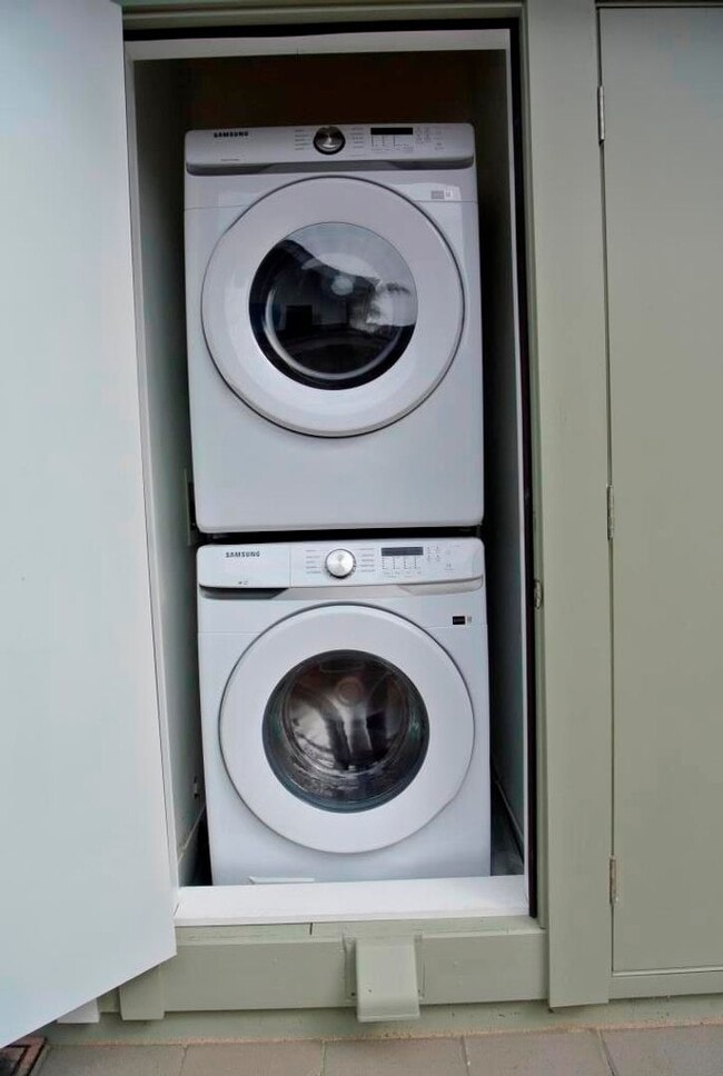 Building Photo - 1 Br/1 Ba ADU West of I-5! - Buena Vista