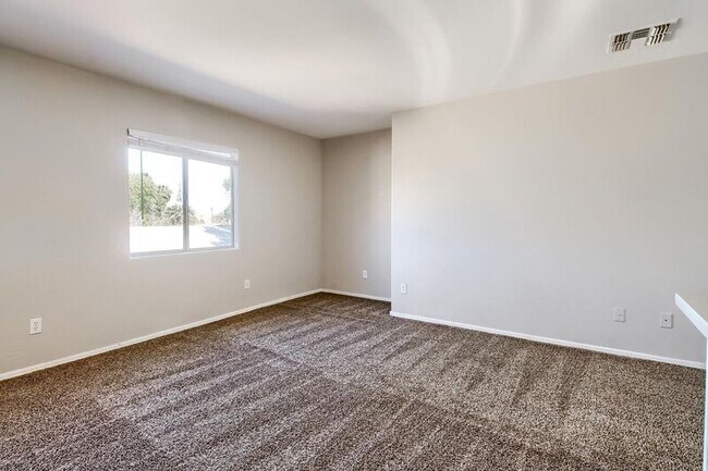 Building Photo - 5323 E Taylor St