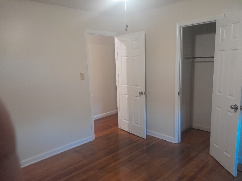 Building Photo - 2616 Kent Dr