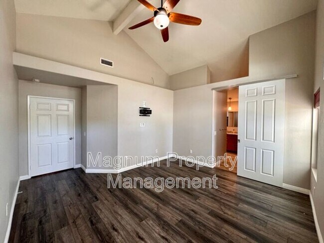 Building Photo - 25483 Blackthorne Dr