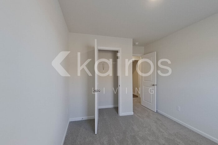 Building Photo - 2233 Banyon Cir