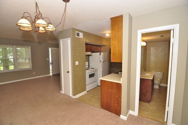 Building Photo - Blake Bottom 1332