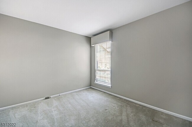 Building Photo - 184 Aster Ct