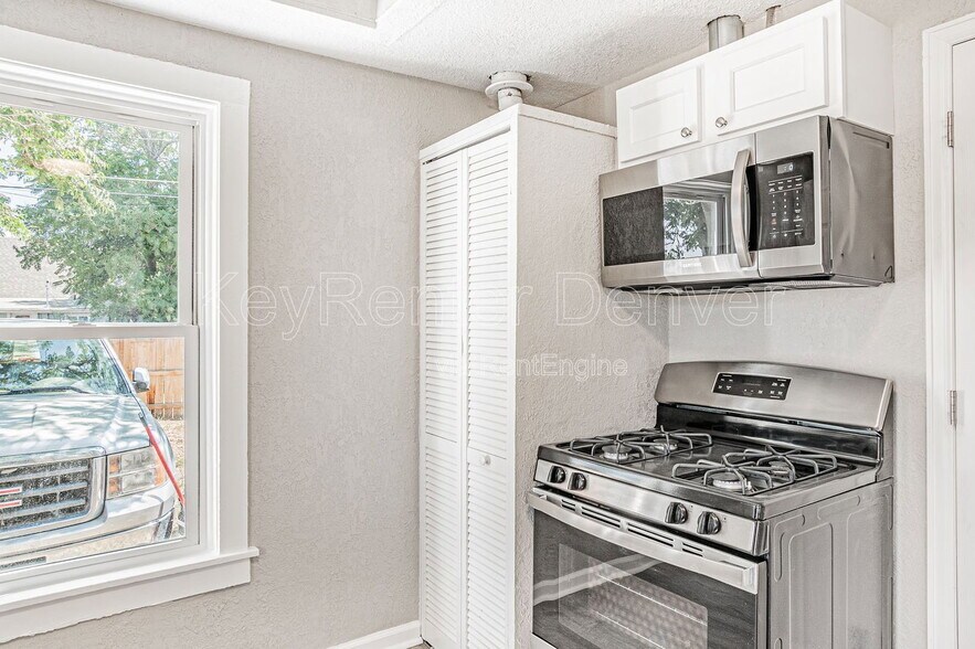 Building Photo - 4768 Vine St