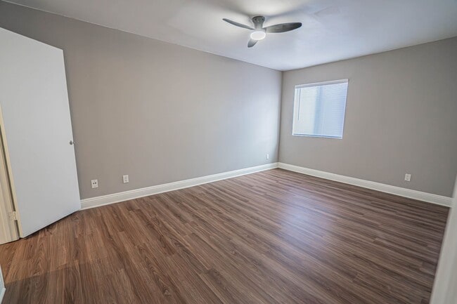 Building Photo - 2-Bedroom Condo with Community Amenities and Utilities Included in Canyon Country!
