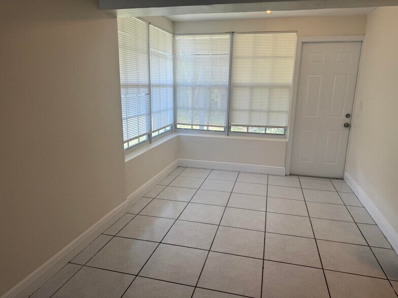 Building Photo - 5698 Gramercy Dr