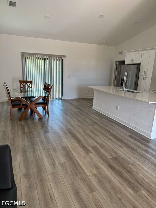 Building Photo - 3125 Kanek Cir