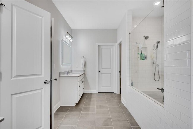 Building Photo - 3192 Bartee Walk