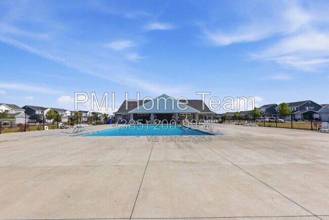 Building Photo - 1812 W Parkview Dr