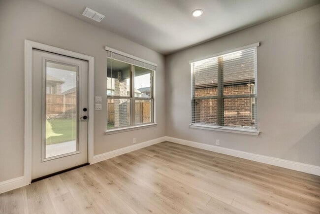 Building Photo - Checkout This 4 bed 2.5 bath 2827 sqft - Paloma Creek Beauty!!!