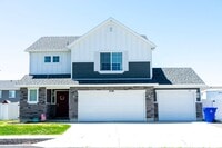 Building Photo - Updated Home in Syracuse!