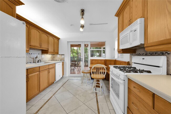 Building Photo - 6200 SW 63rd Ave