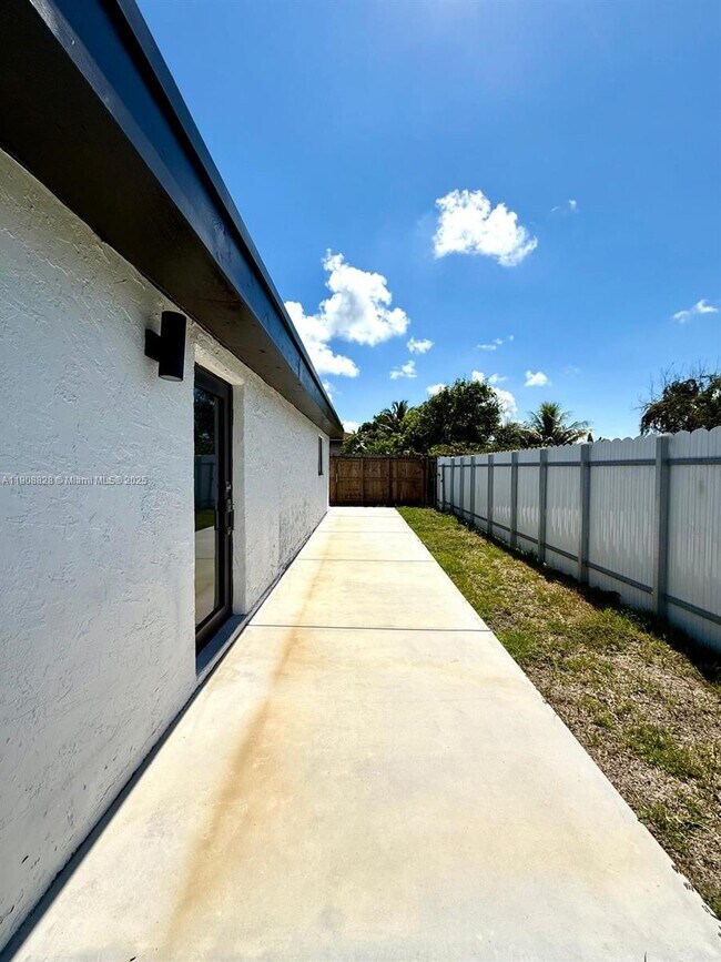 Building Photo - 11462 SW 225th St