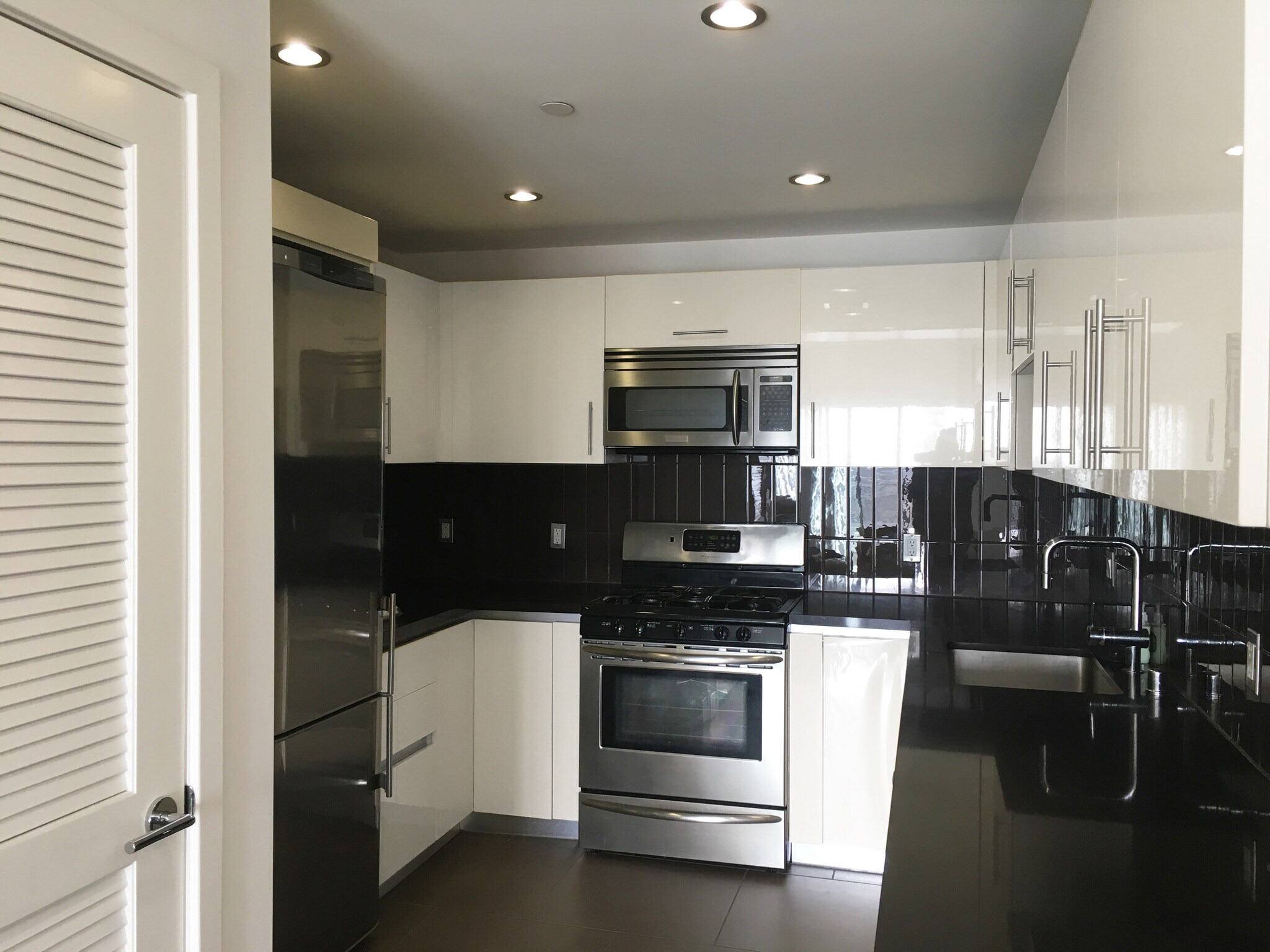 Building Photo - 1700 SAWTELLE BLVD PH9