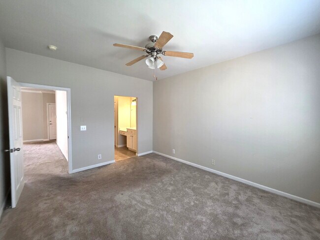 Building Photo - 2 BR Harbor Village Condo