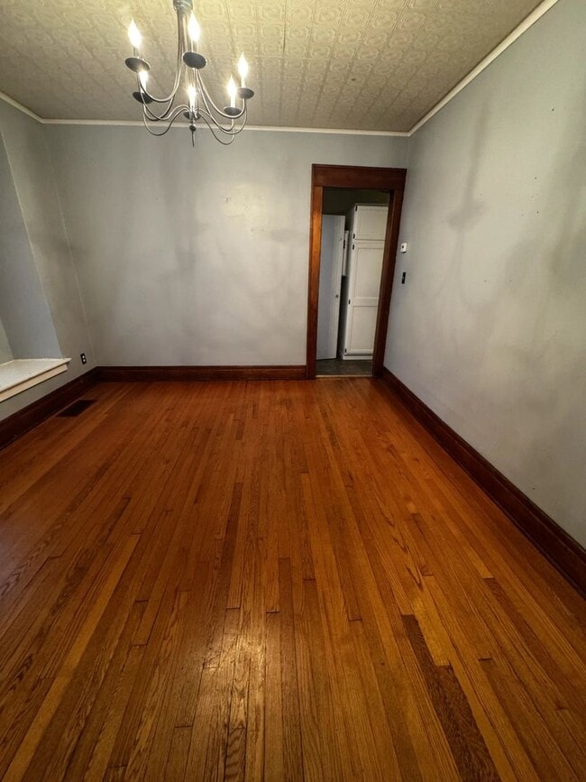 Building Photo - 504 Bryant Ave