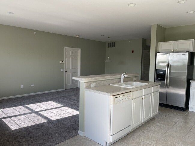 Building Photo - 12950 Meadow View Ct