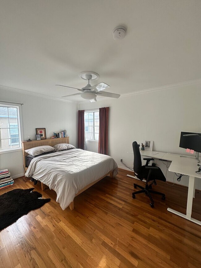 Building Photo - Lovely Home in the Kentwood area of Westchester