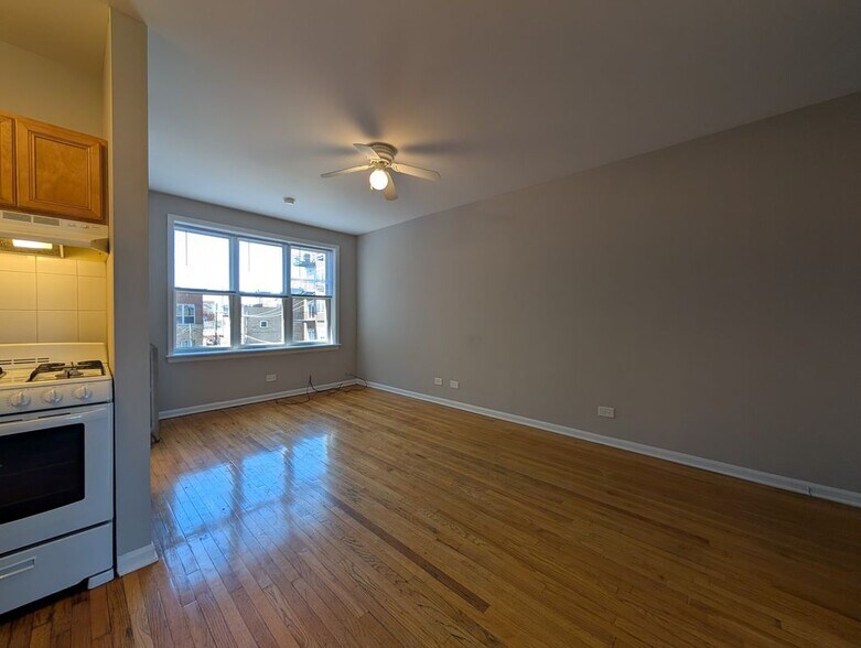 Building Photo - 910 W Dakin St