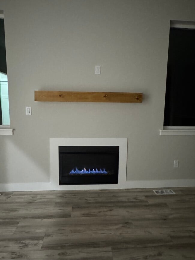 Building Photo - 1899 S Alliance Country Dr